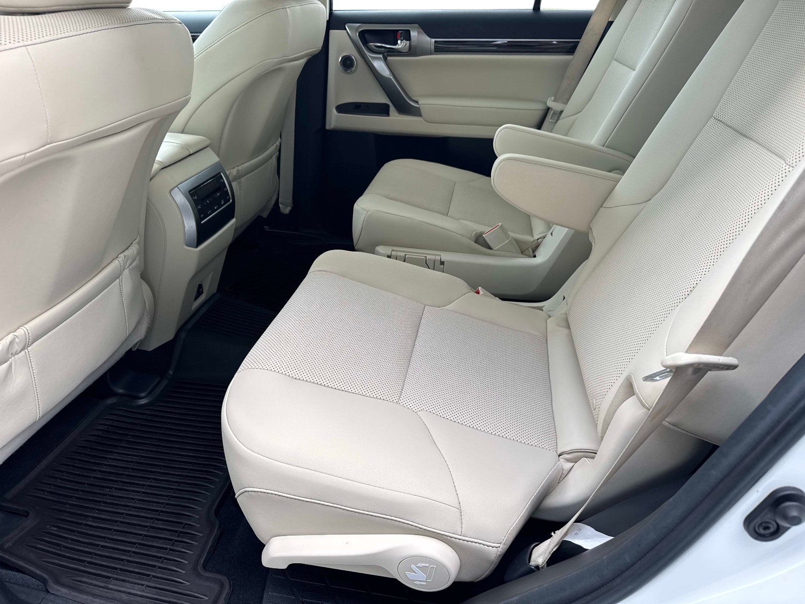 Certified 2023 Lexus GX 460 Premium w/ Accessory Package AWD/4WD image 14