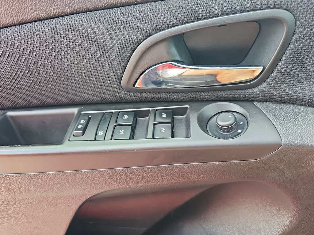 Used 2015 Chevrolet Cruze LT FWD image 26