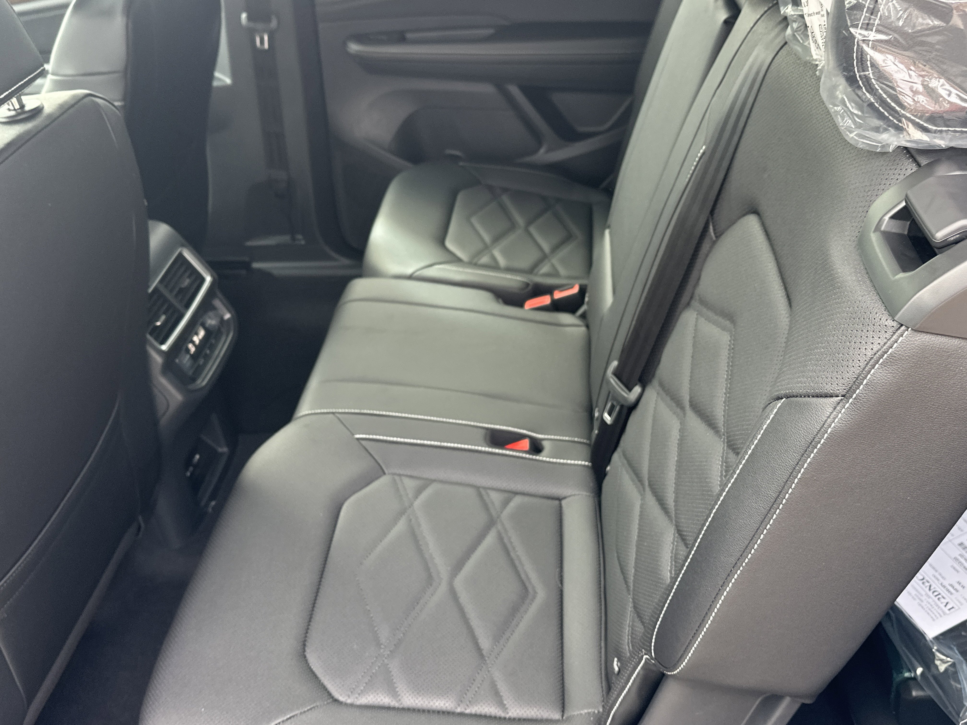 New 2026 Volkswagen Atlas SE image 12