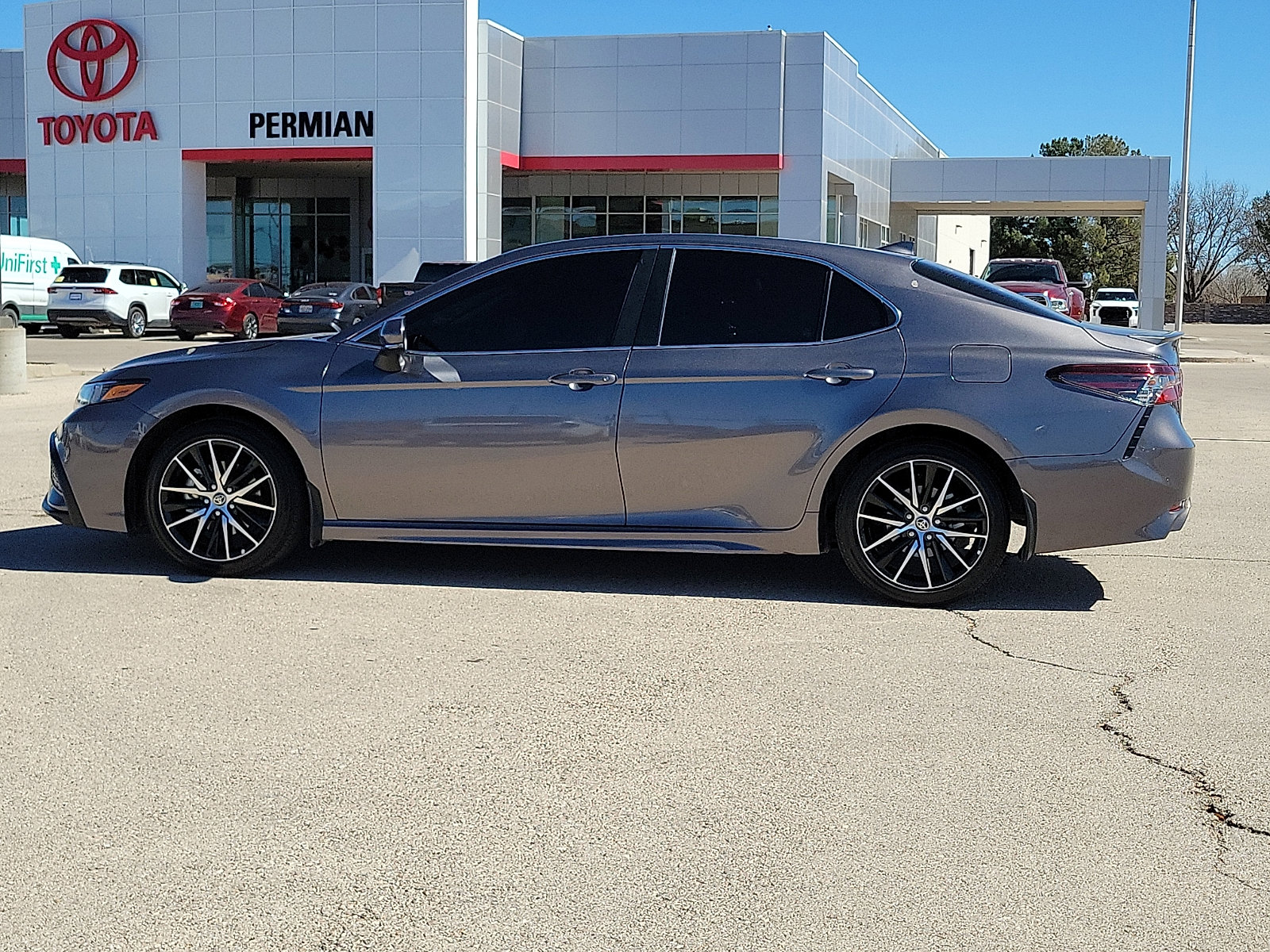 Used 2024 Toyota Camry SE w/ Audio Upgrade Package image 2