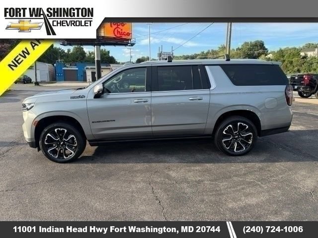 Used 2024 Chevrolet Suburban High Country AWD/4WD image 4