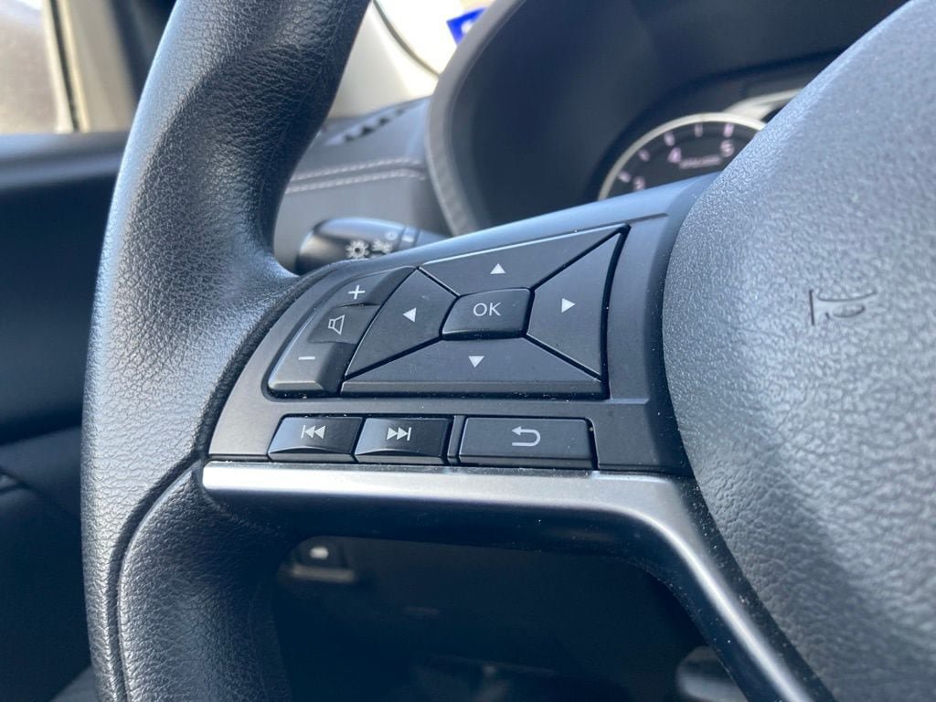 Used 2025 Nissan Sentra SV FWD image 14
