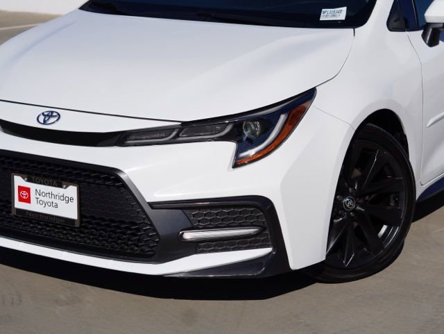 Used 2022 Toyota Corolla SE w/ SE Premium Package image 5