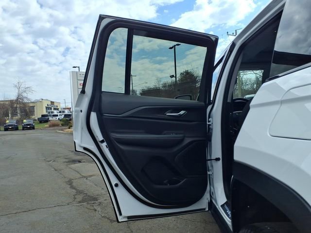 Certified 2023 Jeep Grand Cherokee Laredo w/ Luxury Tech Group I AWD/4WD image 14