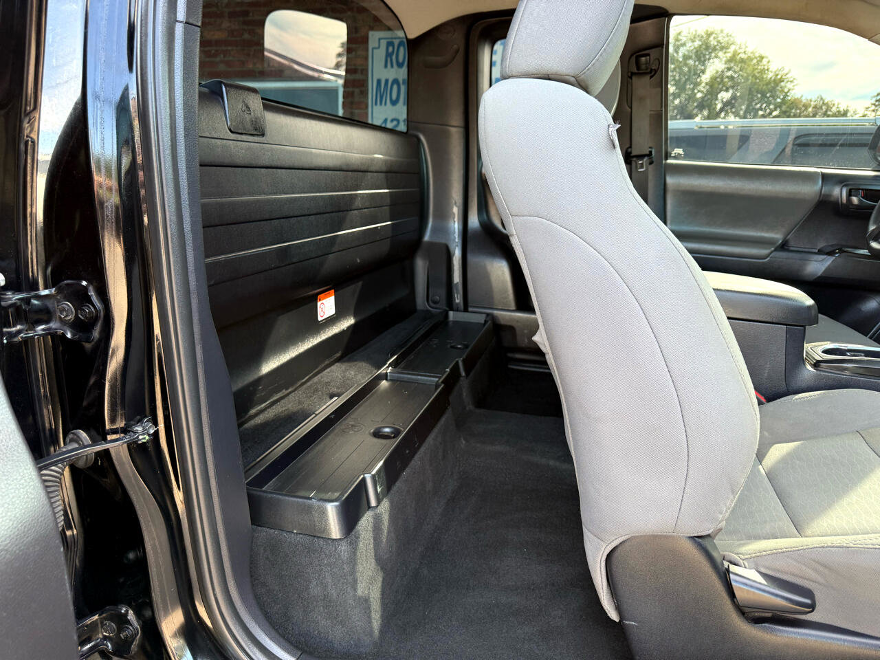 Used 2017 Toyota Tacoma SR image 22