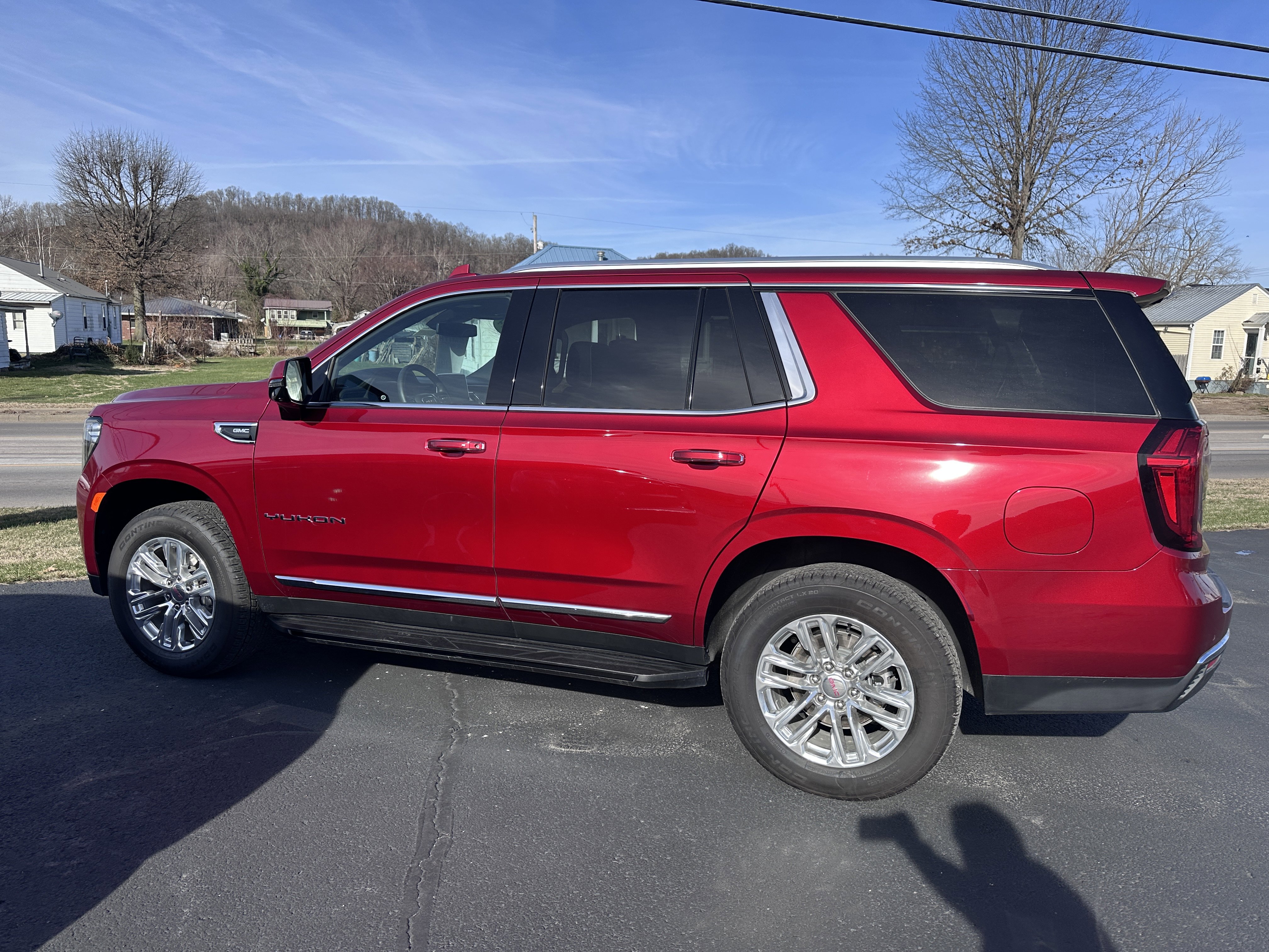 Used 2024 GMC Yukon SLT w/ SLT Luxury Package image 5