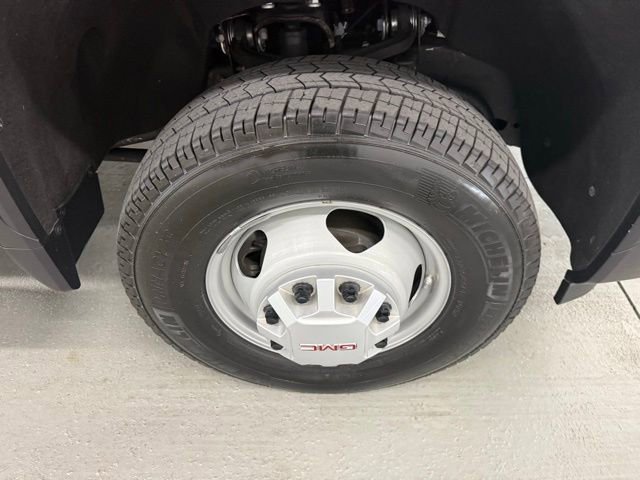 Used 2024 GMC Sierra 3500 Pro w/ Convenience Package image 4