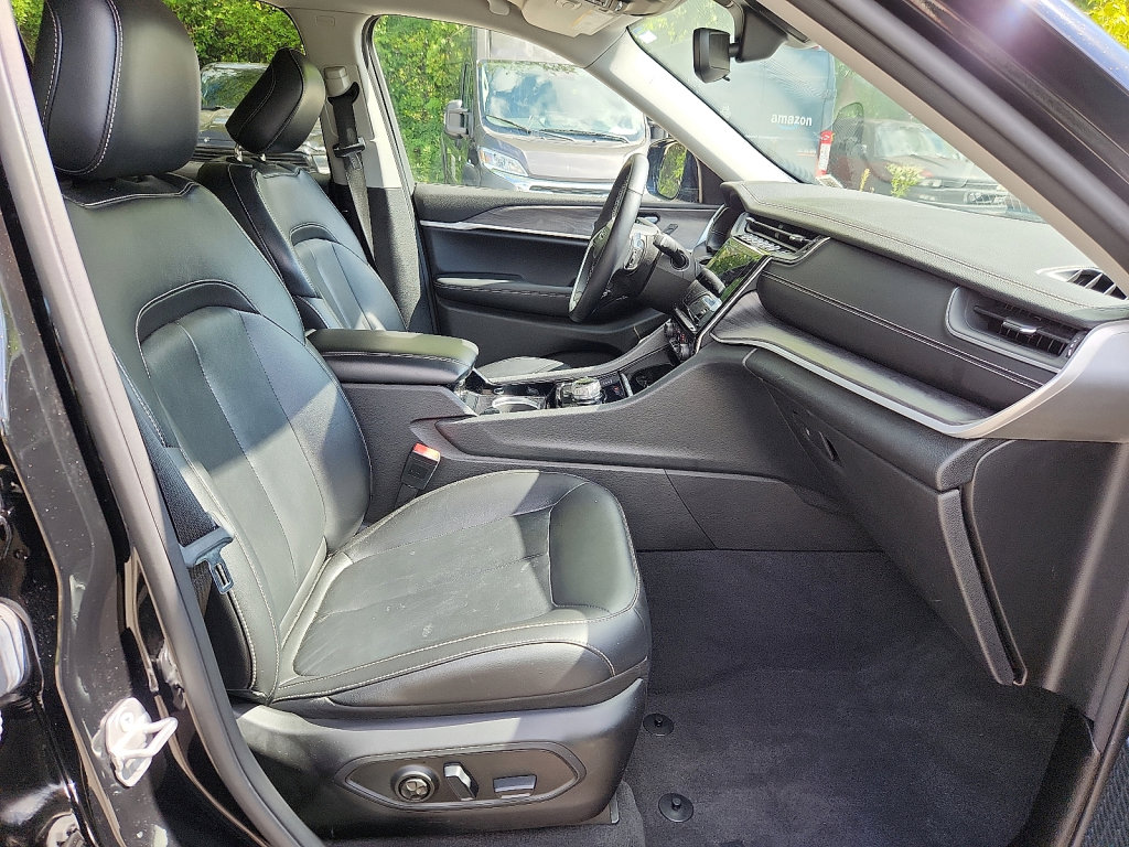 Used 2022 Jeep Grand Cherokee L Limited AWD/4WD image 12