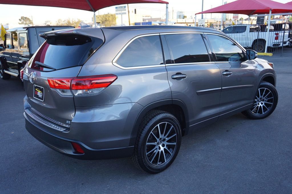 Used 2017 Toyota Highlander SE FWD image 6