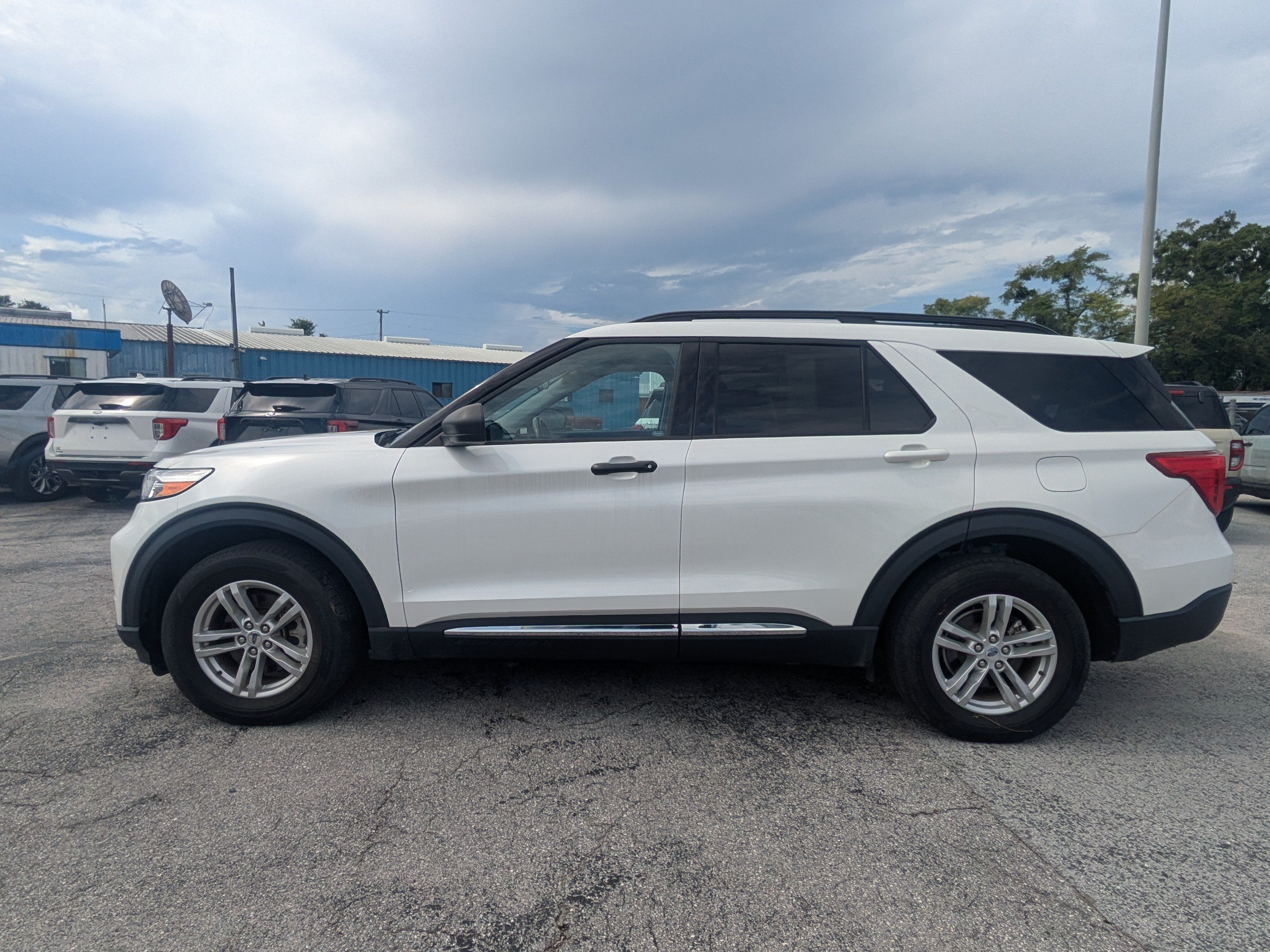 Used 2022 Ford Explorer XLT w/ Equipment Group 202A AWD/4WD image 7
