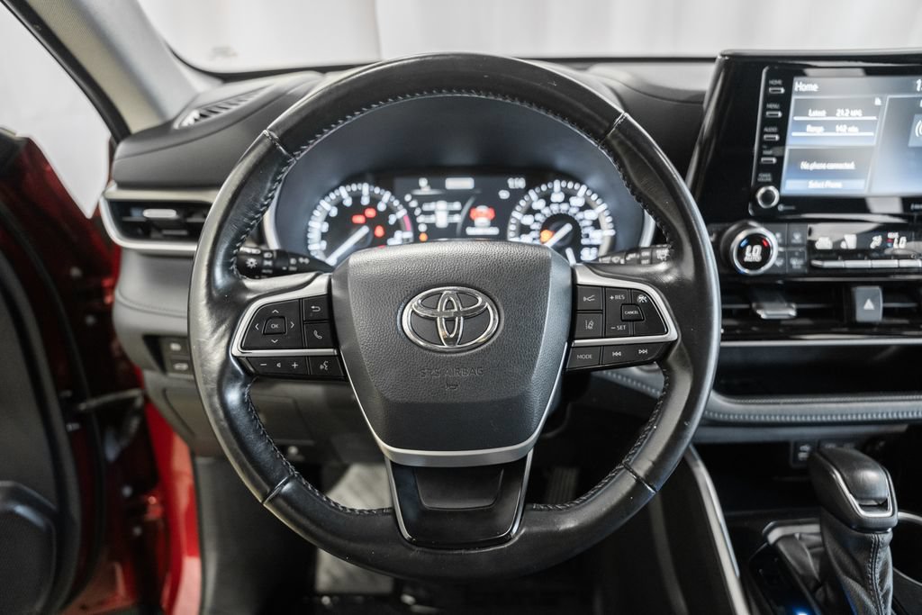 Used 2022 Toyota Highlander XLE AWD/4WD image 26