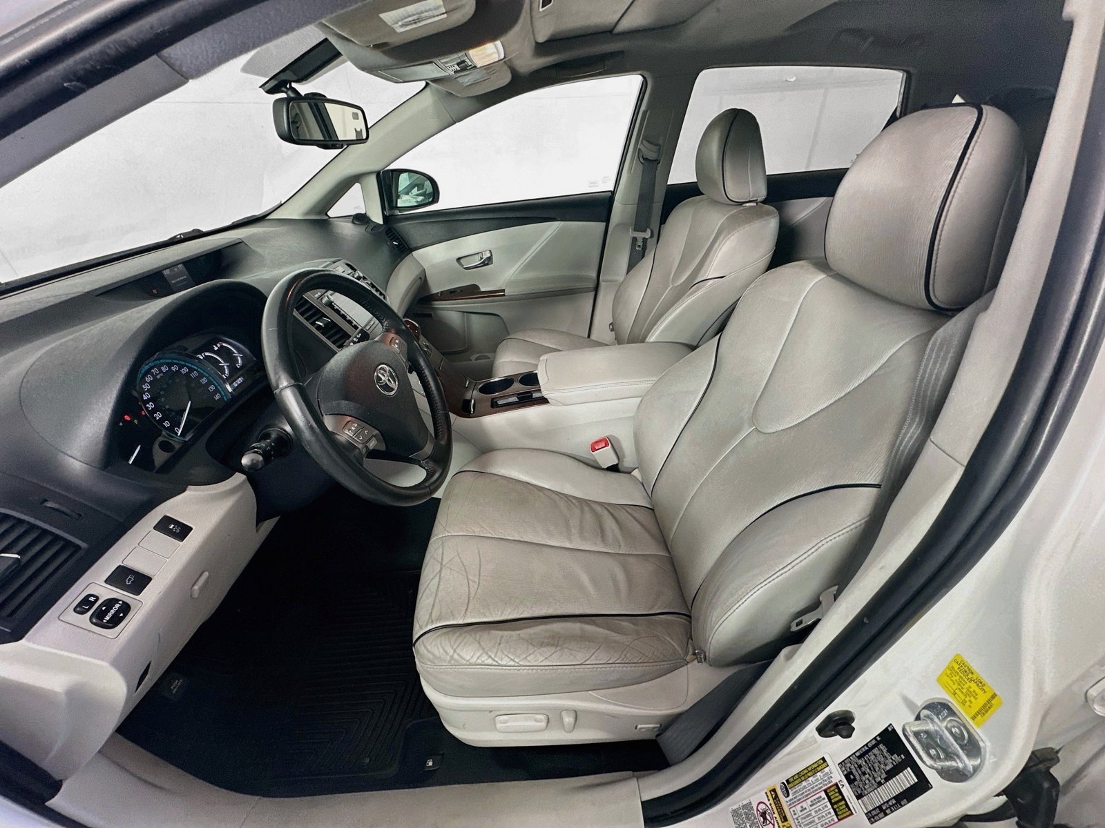 Used 2010 Toyota Venza AWD image 22