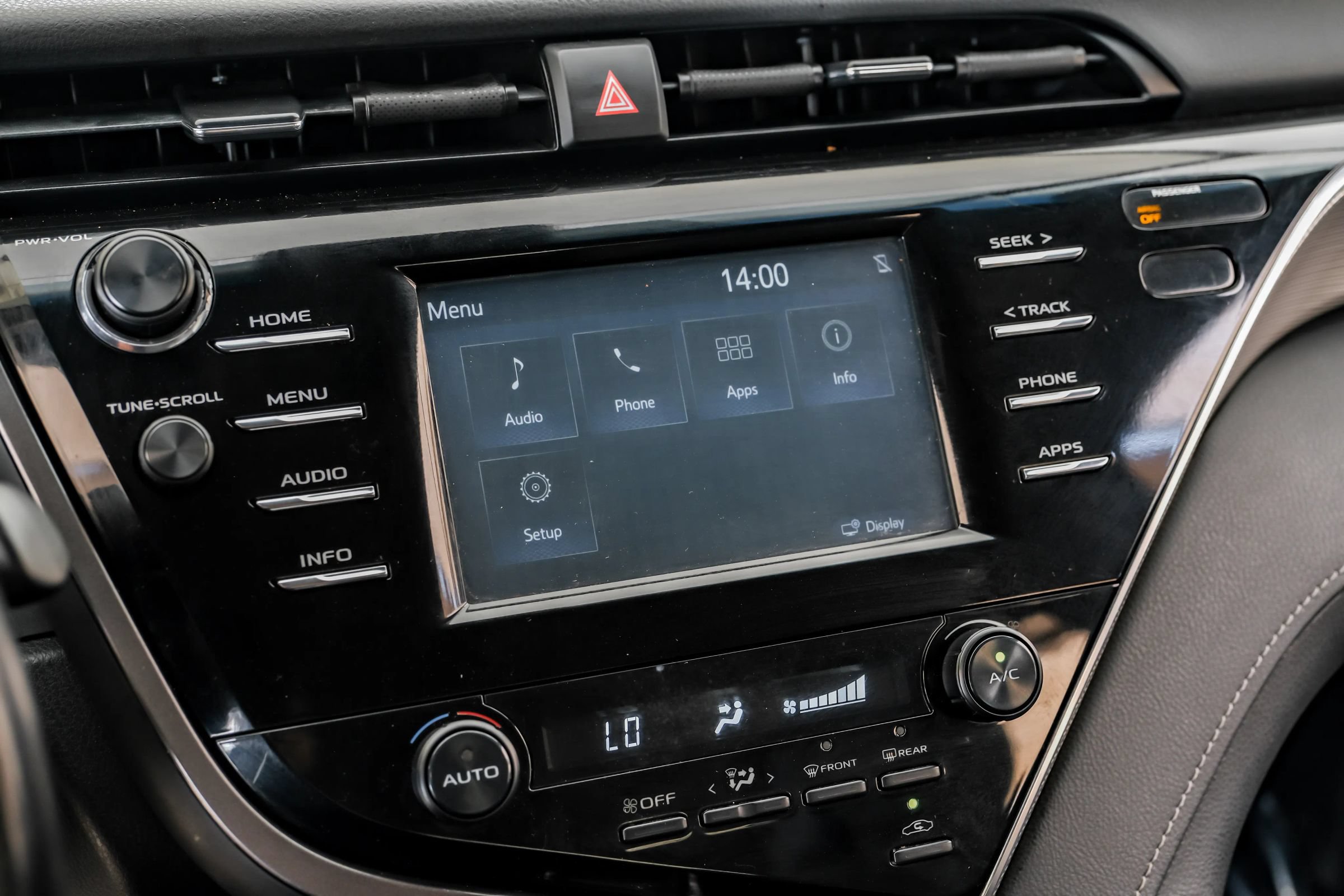 Used 2018 Toyota Camry SE FWD image 33