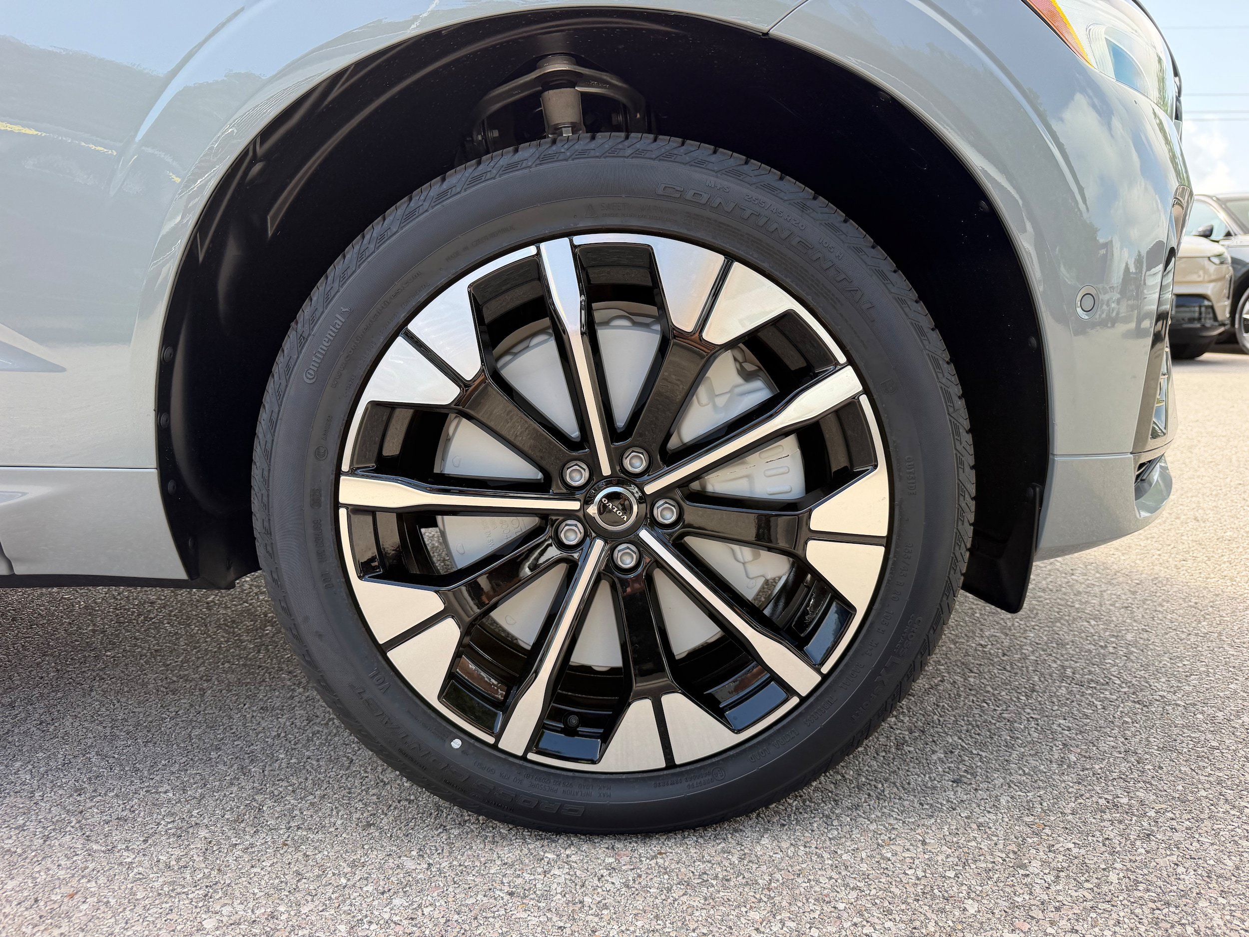New 2026 Volvo XC60 T8 Plus AWD/4WD image 7