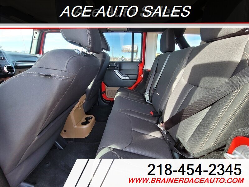 Used 2017 Jeep Wrangler Unlimited Rubicon w/ Max Tow Package image 6