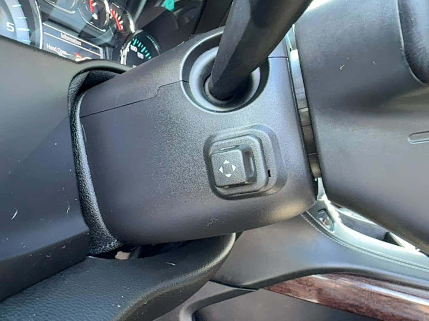 Used 2018 GMC Yukon XL SLT AWD/4WD image 40