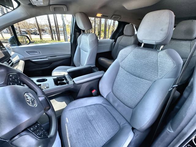 Used 2025 Toyota Sienna LE image 20