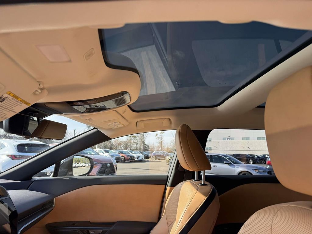 Used 2025 Lexus RZ 450e image 21