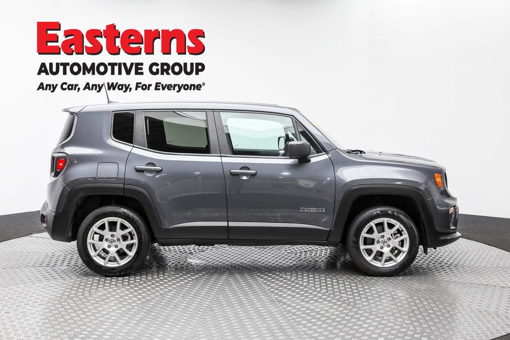 Used 2023 Jeep Renegade Latitude image 4
