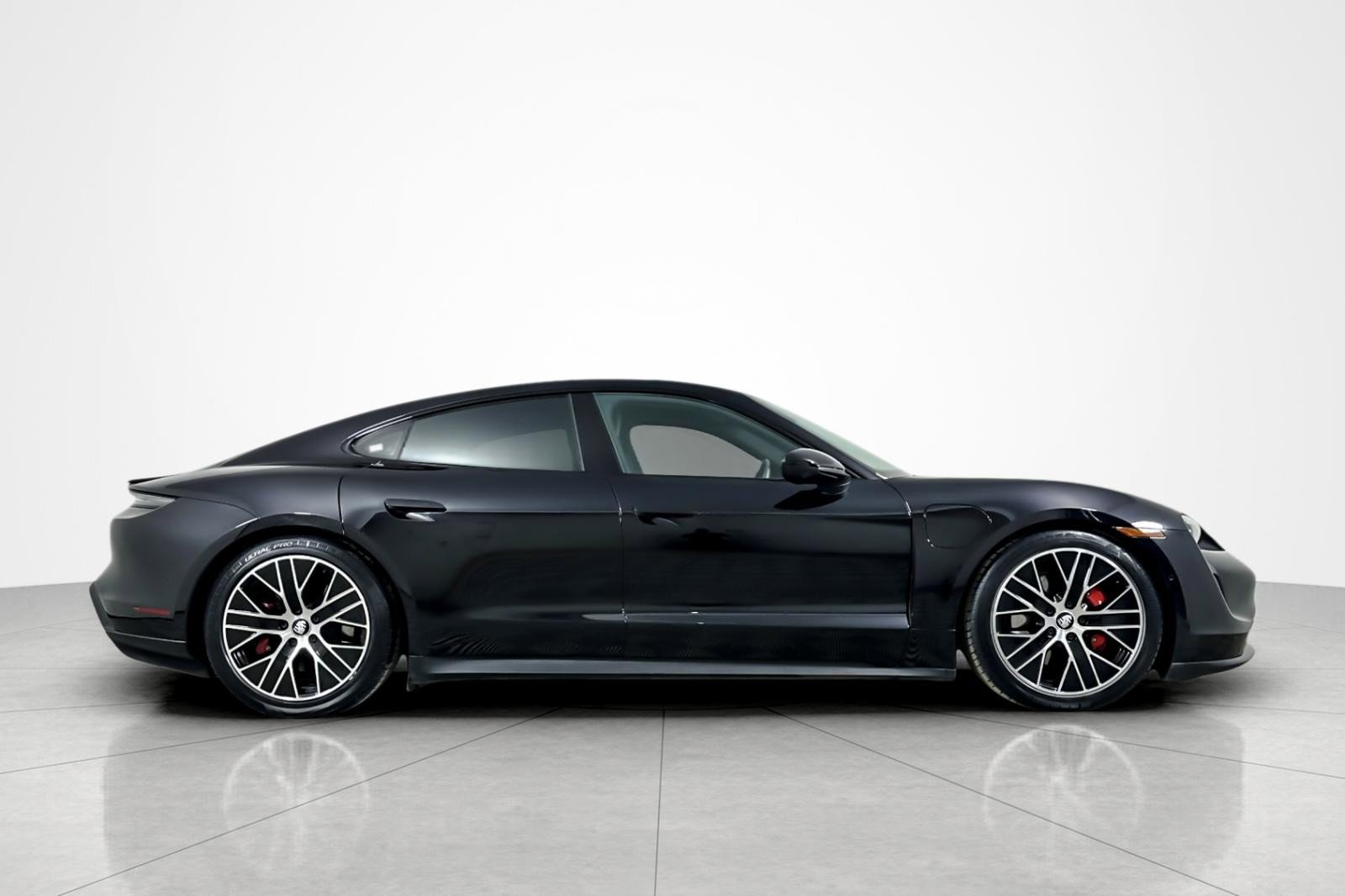 Used 2021 Porsche Taycan 4S image 6