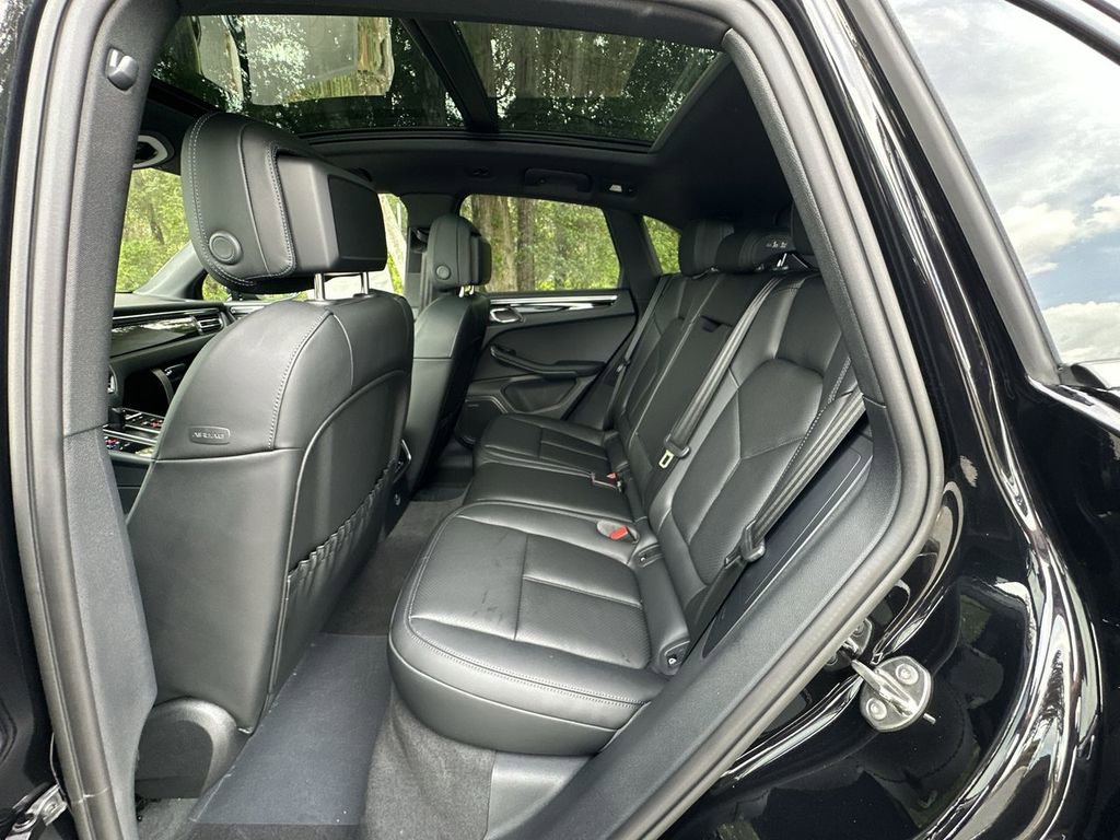 Certified 2025 Porsche Macan image 27