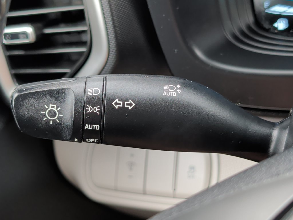 Used 2025 Hyundai Venue SEL FWD image 44