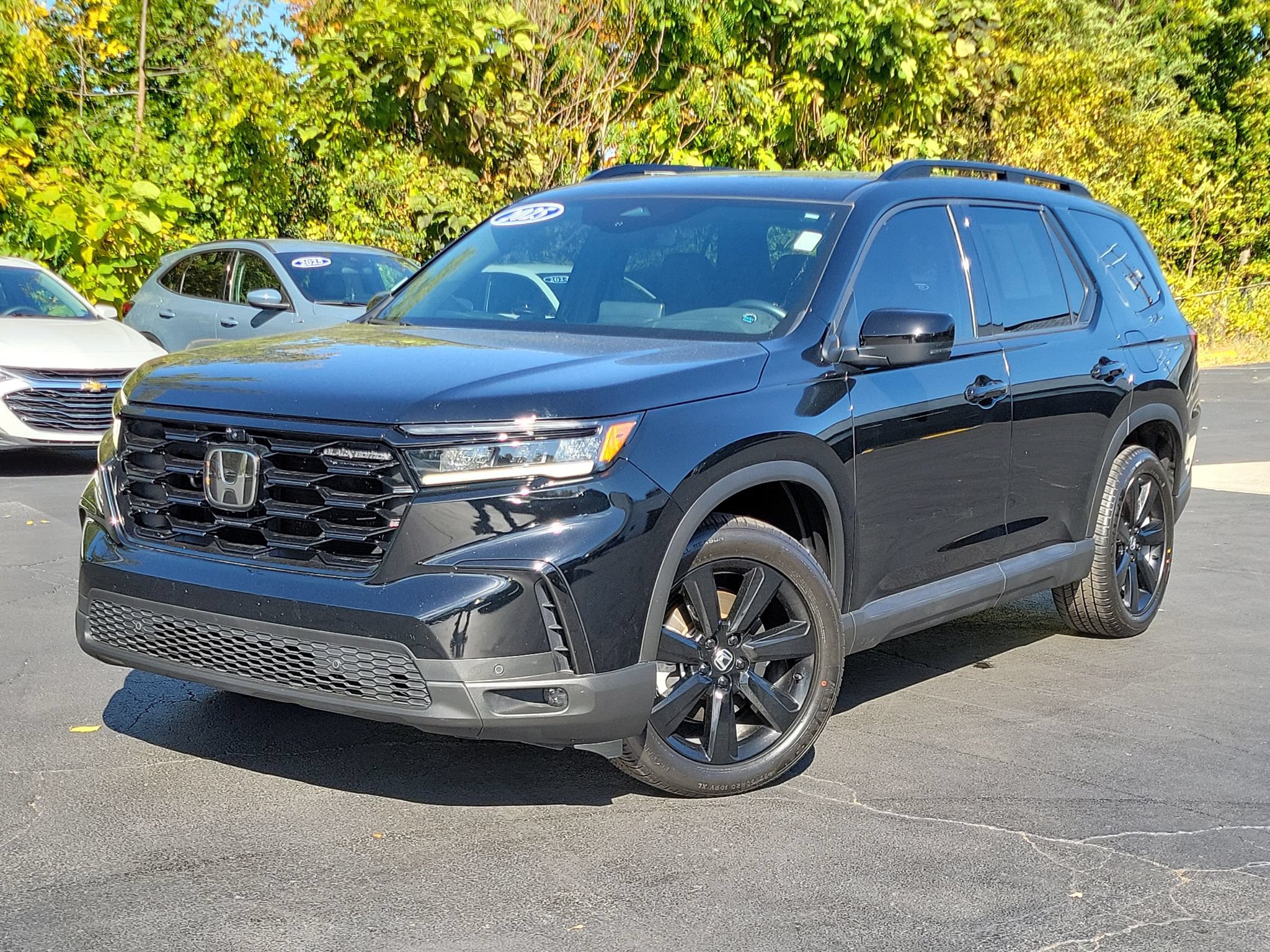 Used 2025 Honda Pilot Black Edition image 1