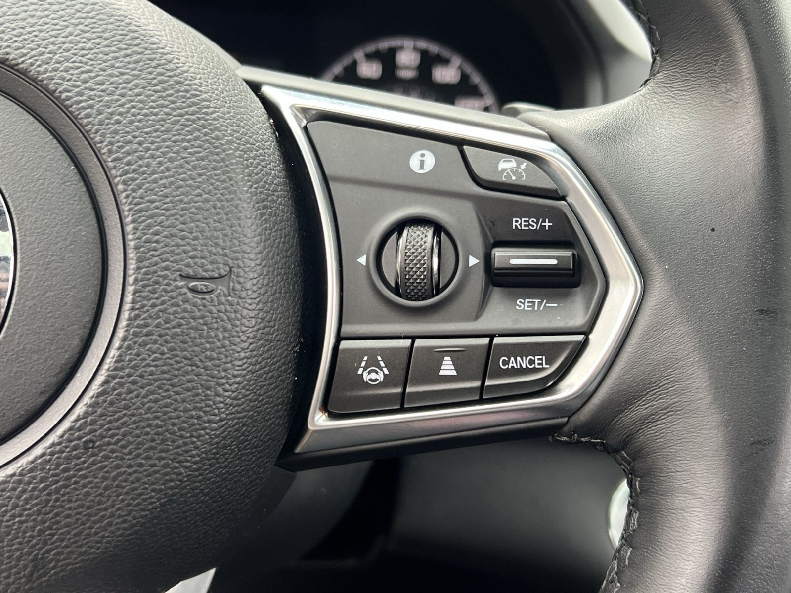 Used 2025 Acura RDX w/ Technology Package AWD/4WD image 37