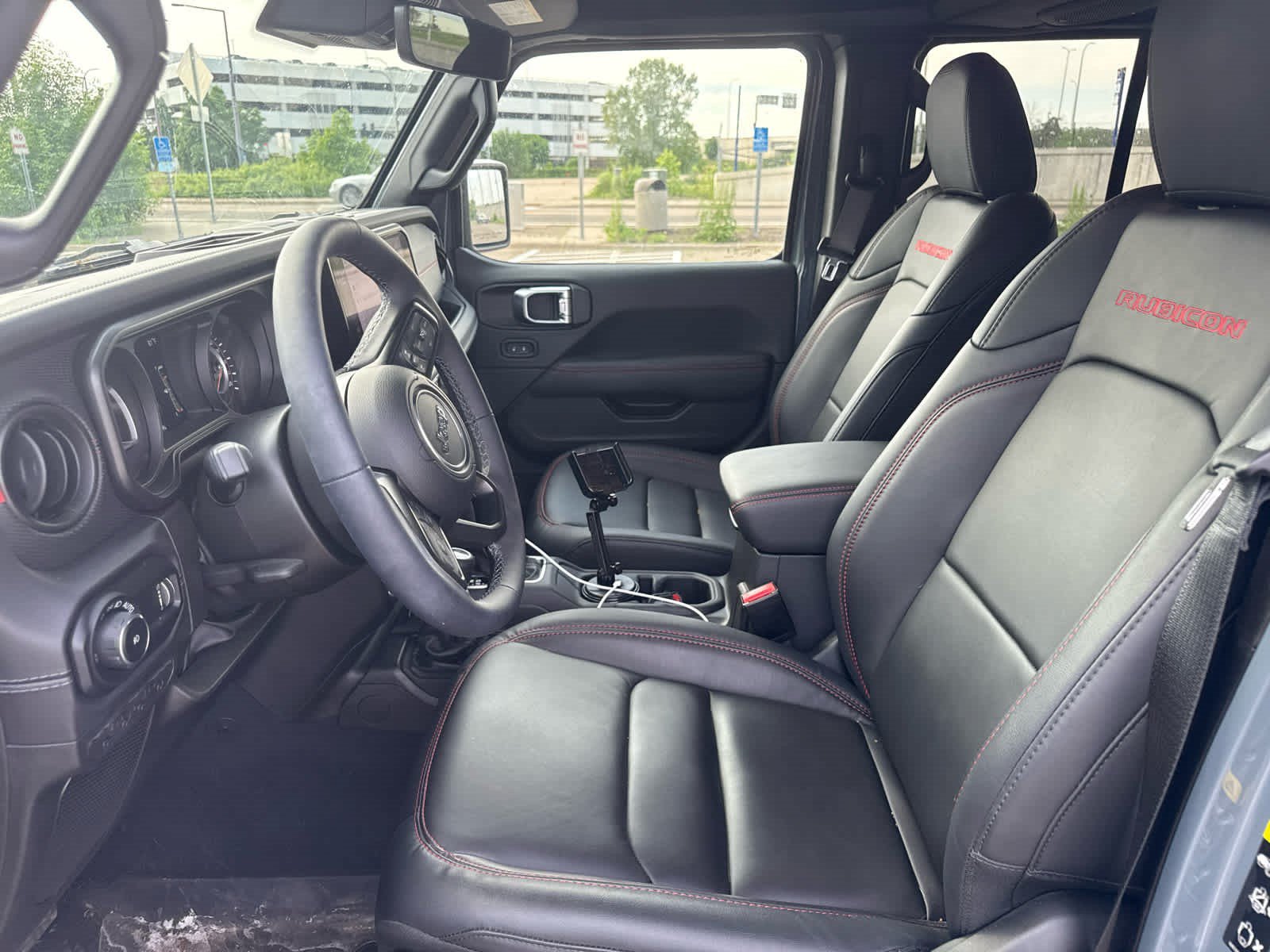 Used 2025 Jeep Wrangler Unlimited Rubicon AWD/4WD image 9