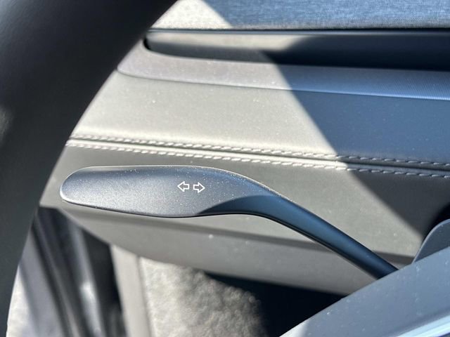 Used 2026 Tesla Model Y AWD image 30
