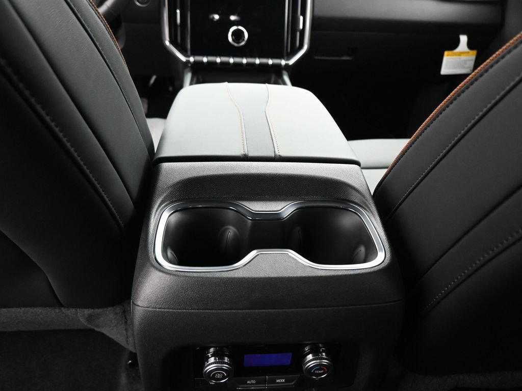 New 2026 GMC Acadia AT4 w/ Luxury Package AWD/4WD image 23