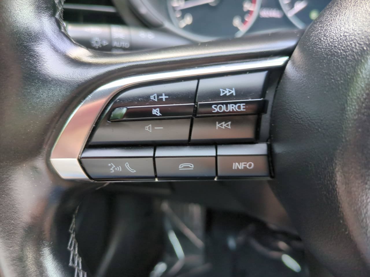Used 2025 MAZDA MAZDA3 s Sport FWD image 23