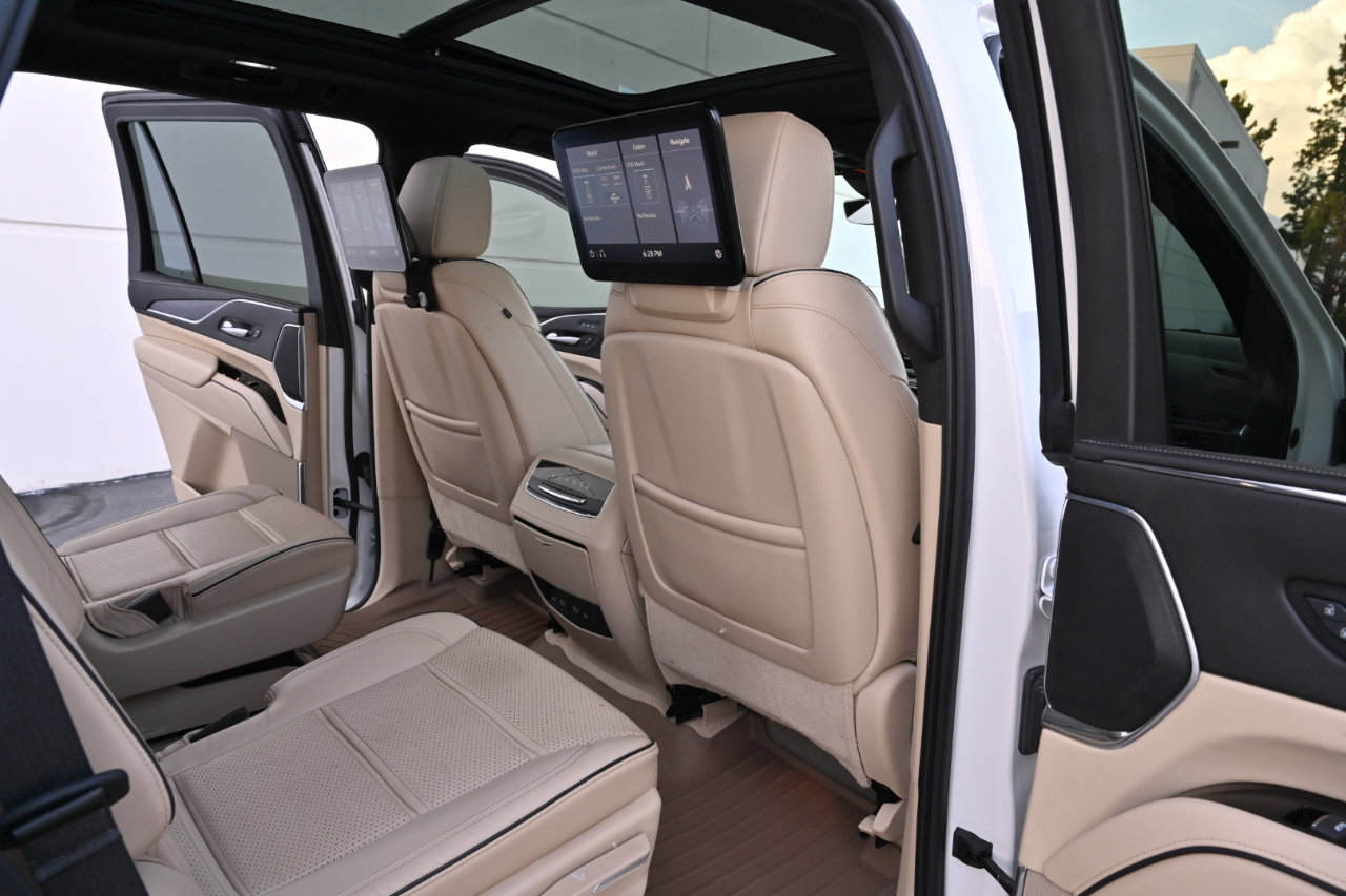 Used 2021 Cadillac Escalade Premium Luxury image 14