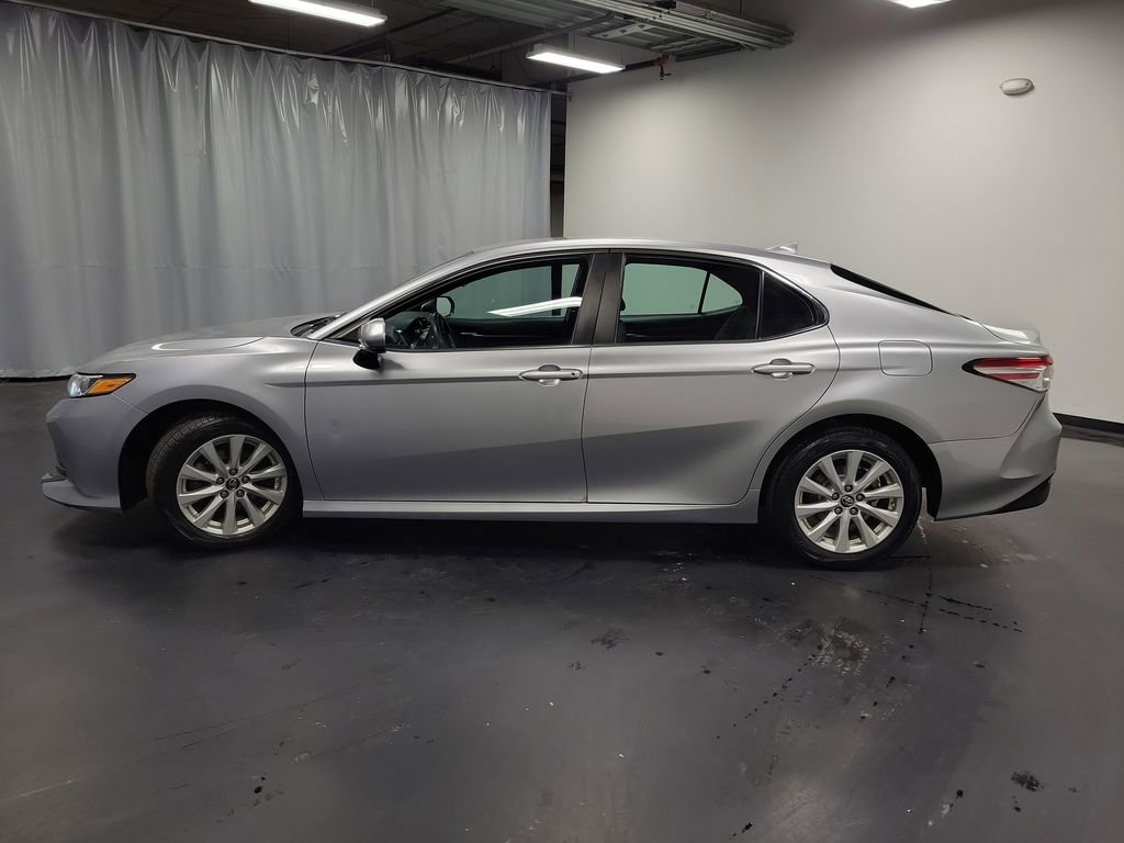 Used 2019 Toyota Camry LE image 5