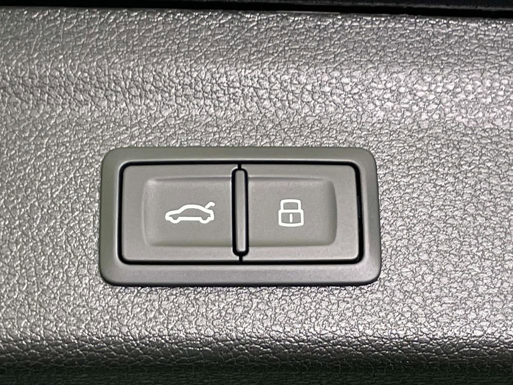 New 2025 Audi Q3 2.0T Premium image 21