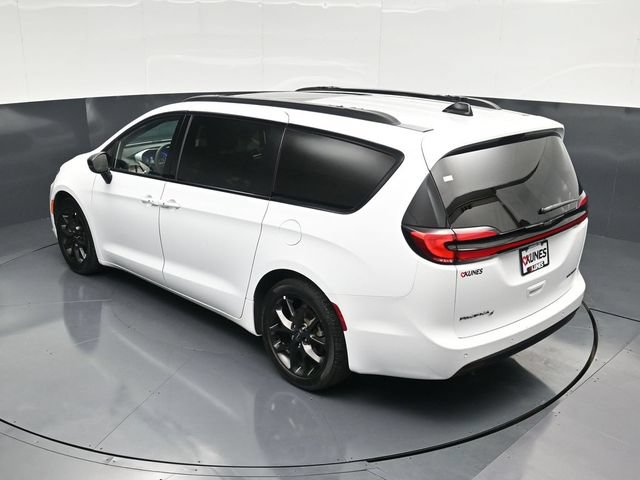 Used 2025 Chrysler Pacifica Limited FWD image 57