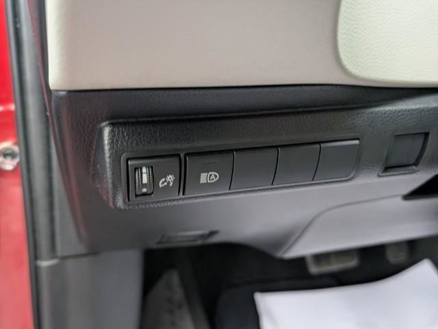 Used 2021 Toyota Corolla LE image 17