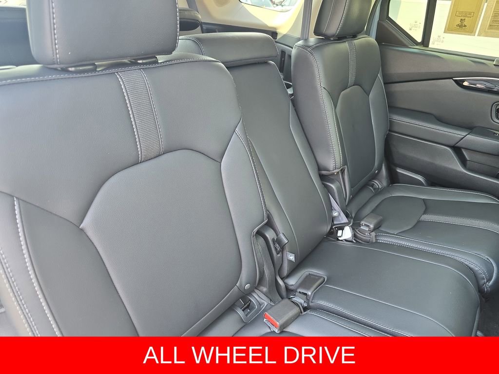 Used 2024 Honda Pilot Touring image 11
