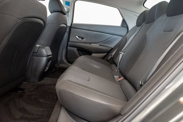 Certified 2025 Hyundai Elantra SE FWD image 22