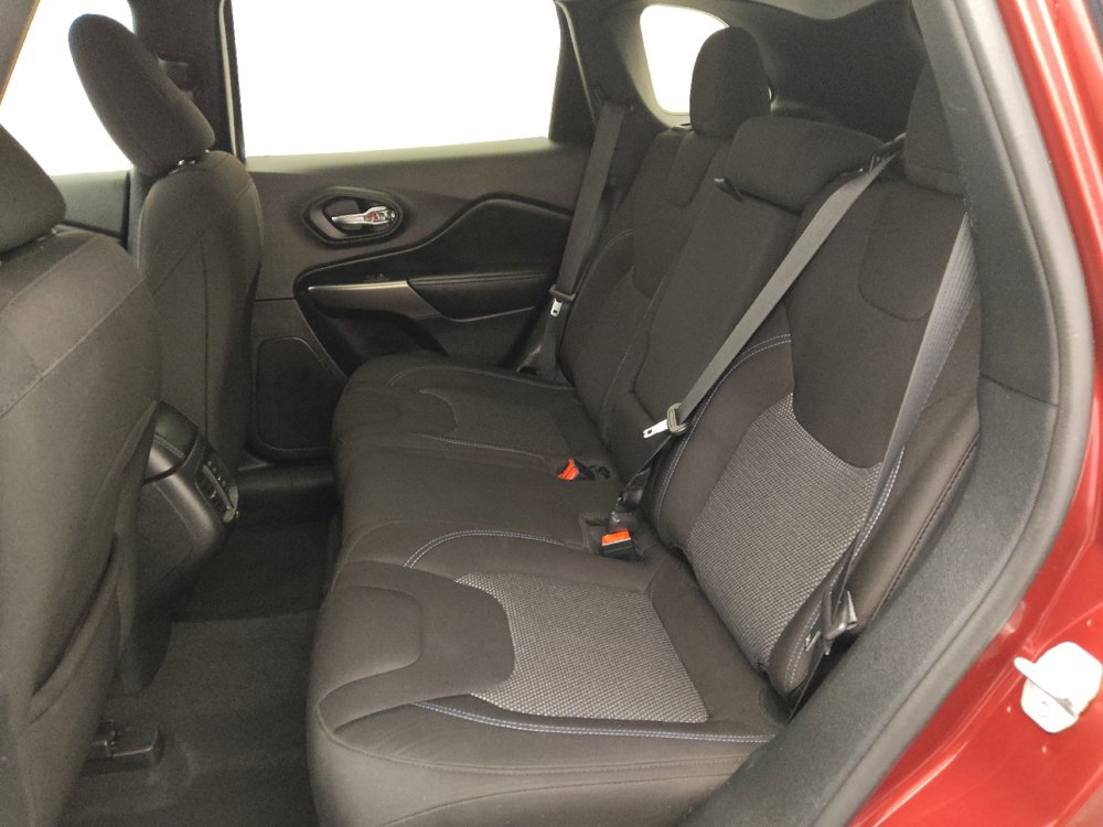 Used 2020 Jeep Cherokee Latitude FWD image 18