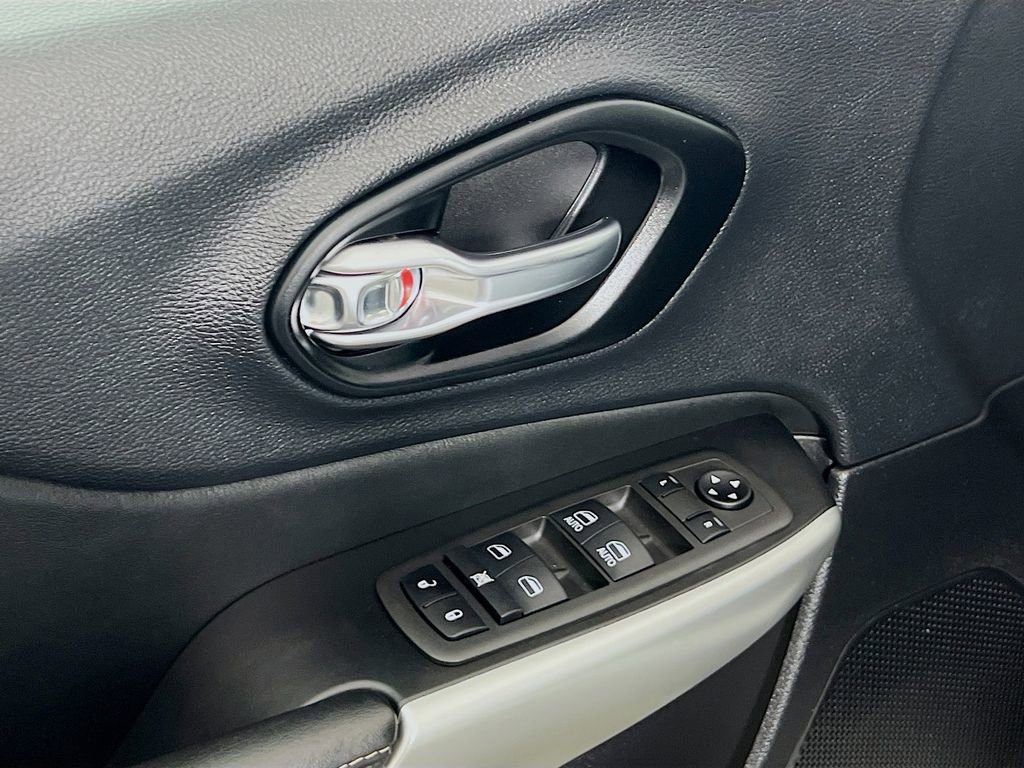 Used 2022 Jeep Cherokee Latitude image 18