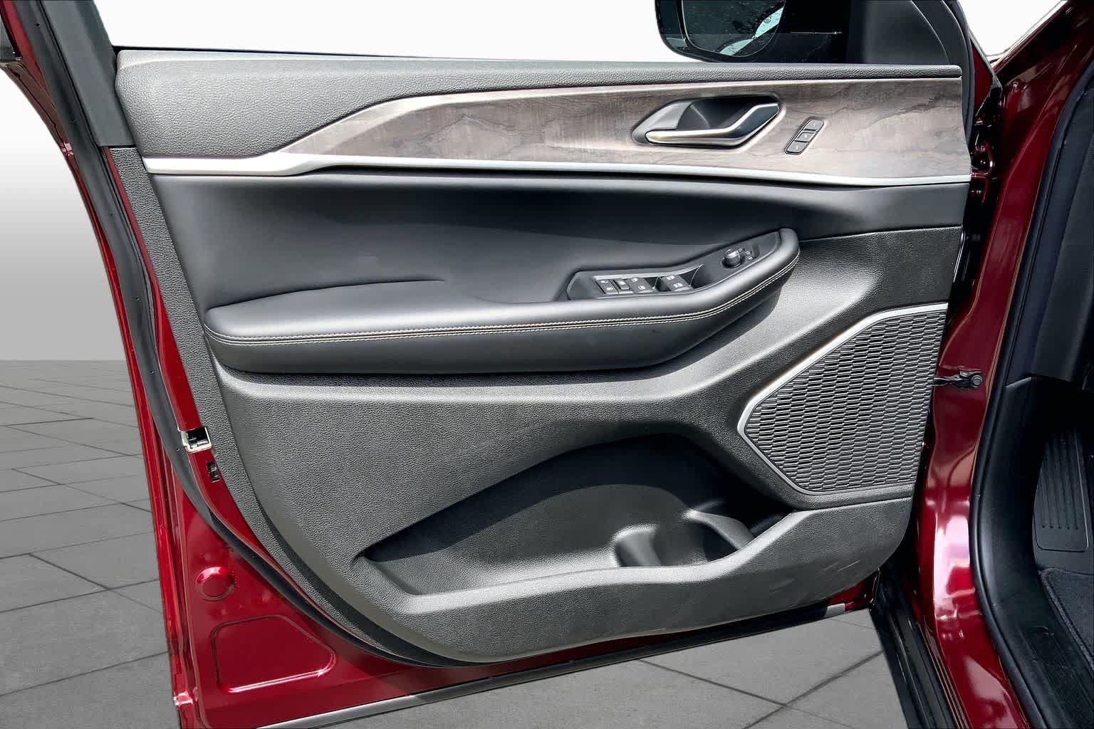 New 2026 Jeep Grand Cherokee Limited RWD image 8