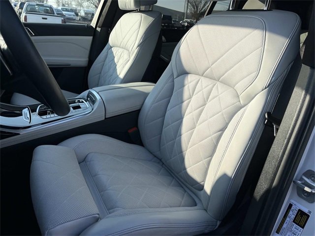 Used 2024 BMW X7 xDrive40i w/ Executive Package image 39