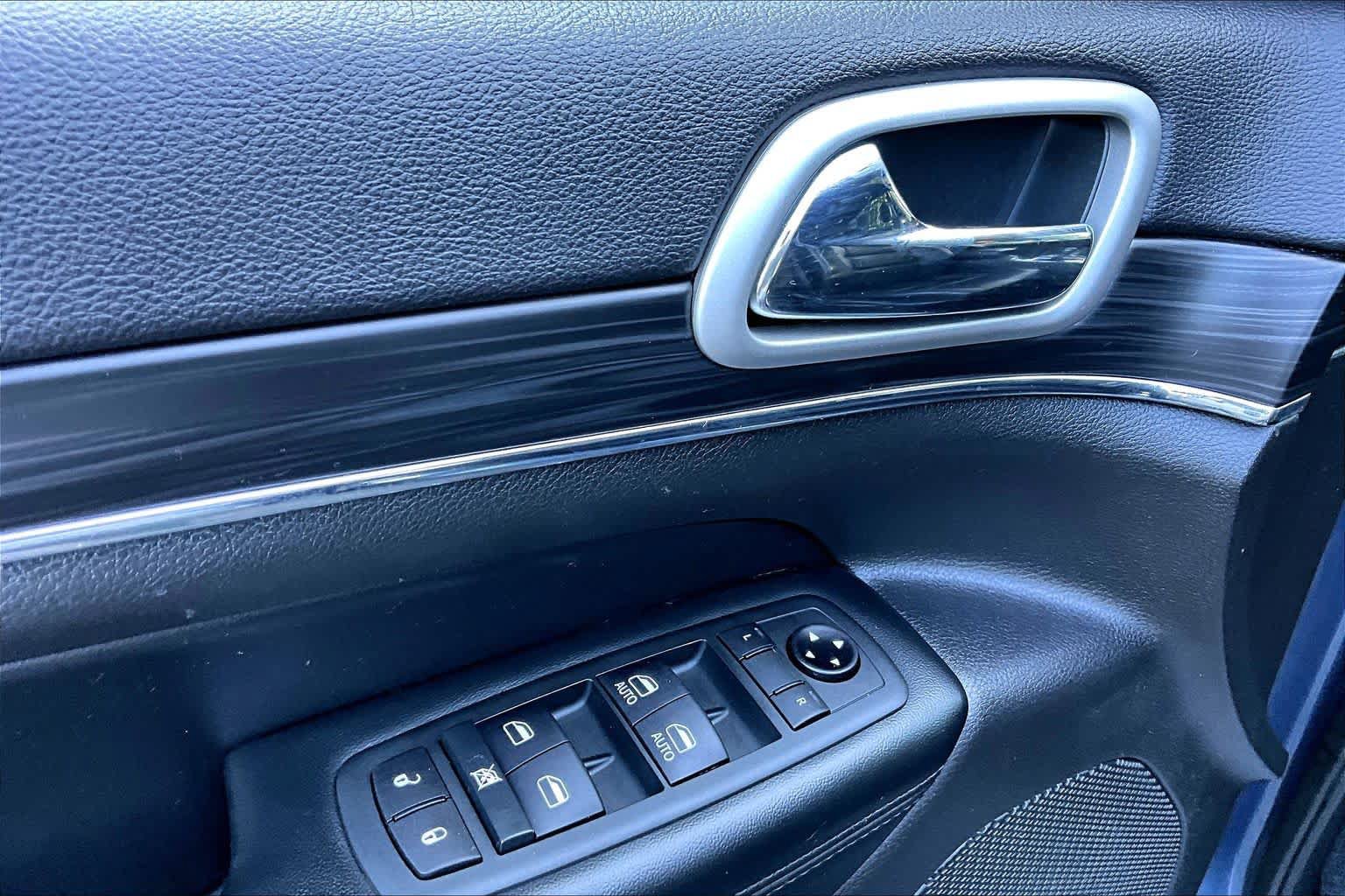 Used 2021 Jeep Grand Cherokee Limited AWD/4WD image 32