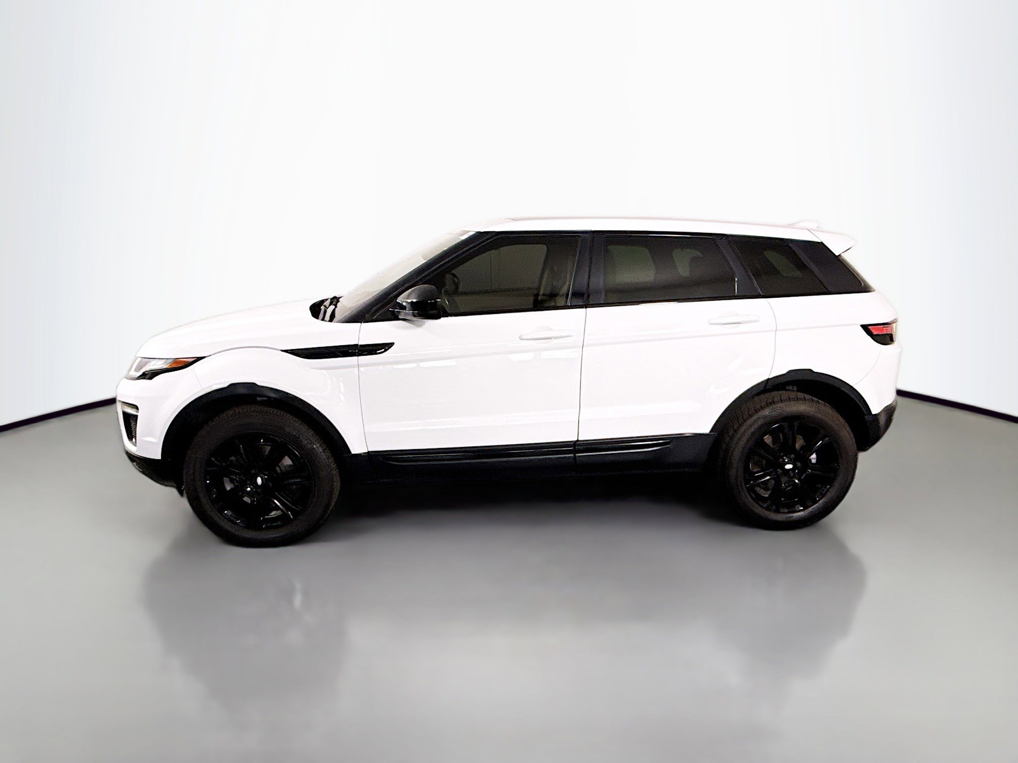 Used 2018 Land Rover Range Rover Evoque SE AWD/4WD image 6