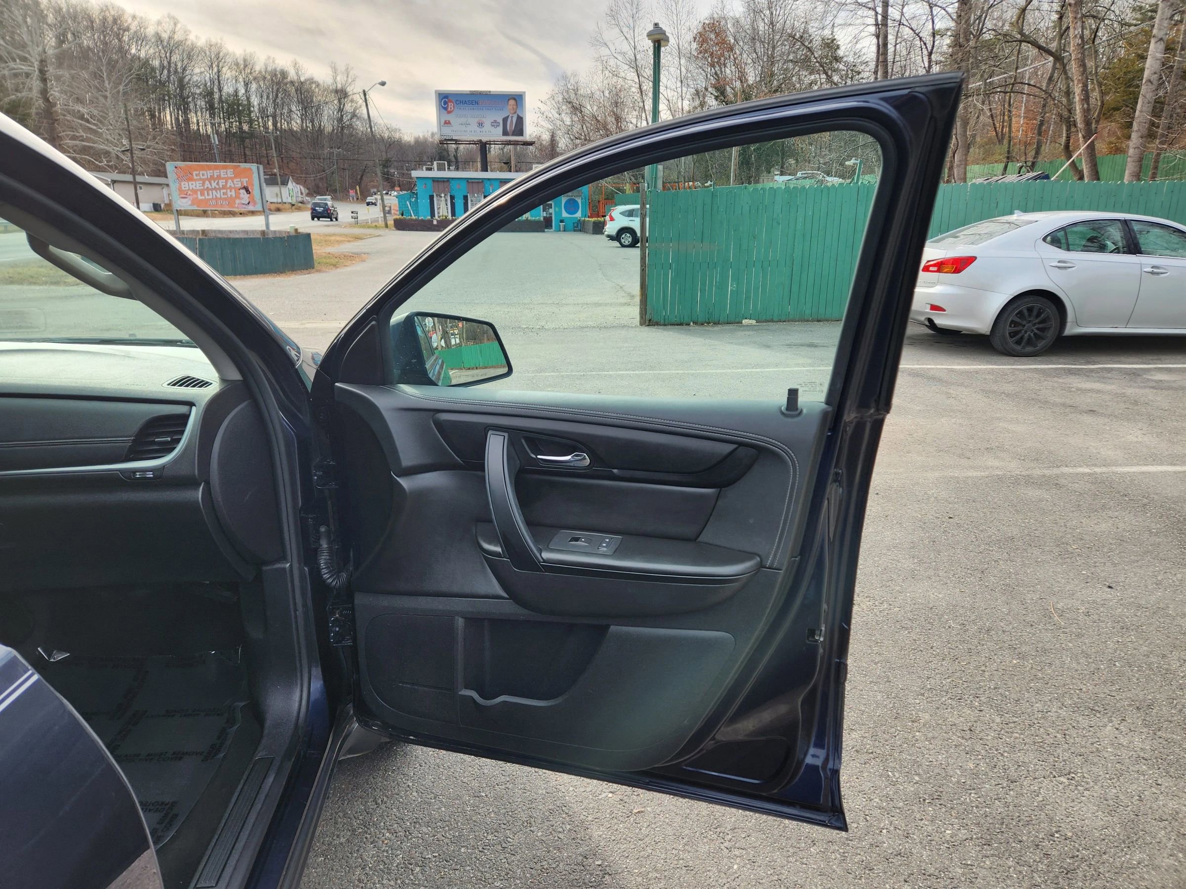 Used 2017 Chevrolet Traverse LT w/ Style and Technology Package image 16