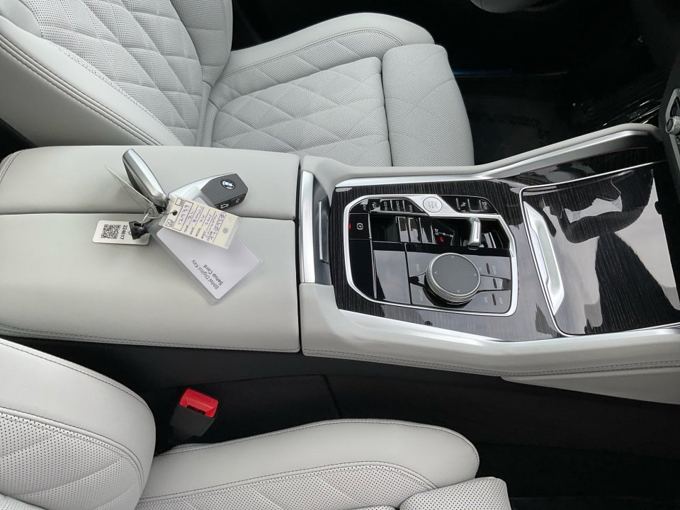New 2026 BMW X6 xDrive40i w/ Climate Comfort Package image 34