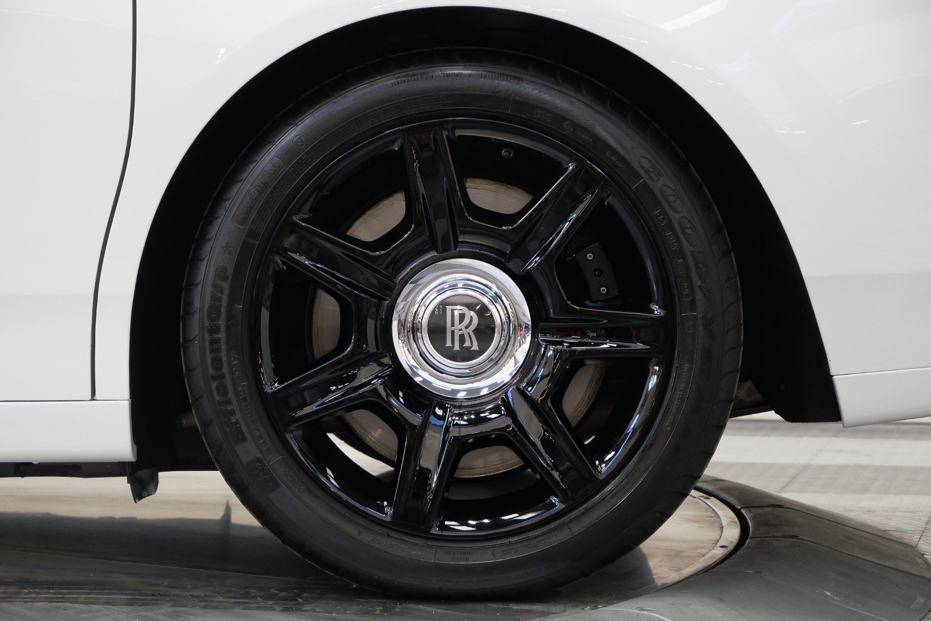 Used 2013 Rolls-Royce Ghost RWD image 11