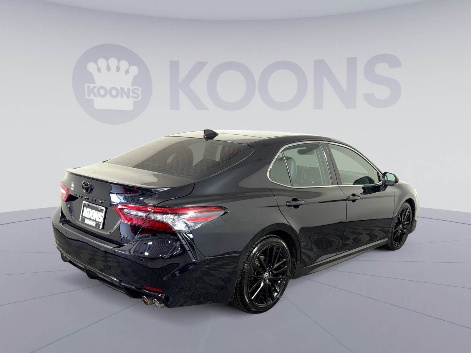 Used 2022 Toyota Camry XSE w/ Navigation Package image 7