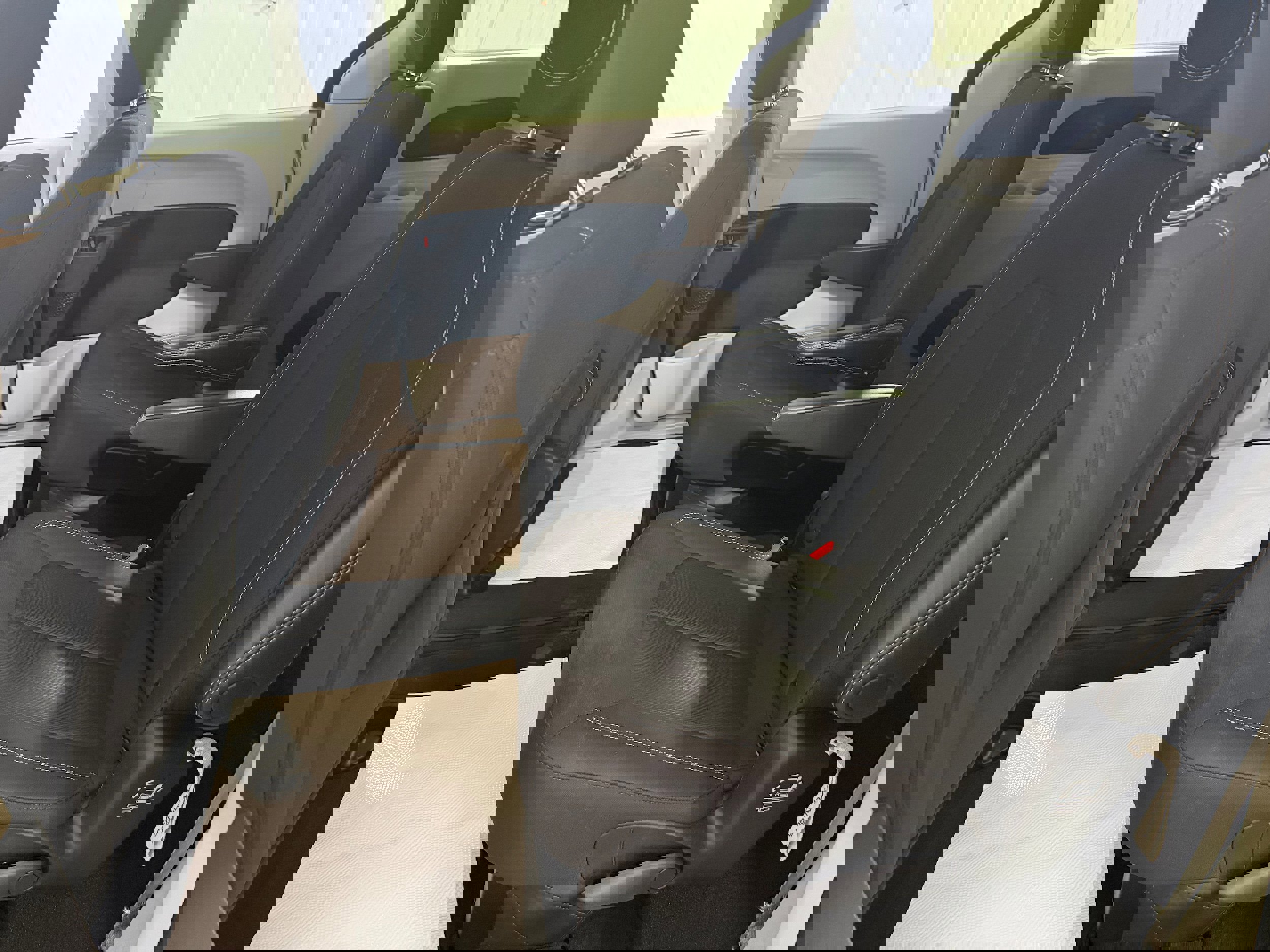 Used 2024 Chrysler Voyager LX image 13